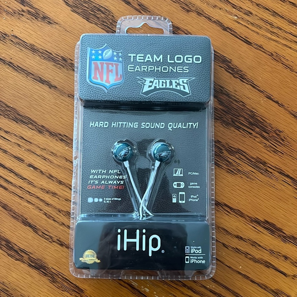 NFL team logo earphones Eagles